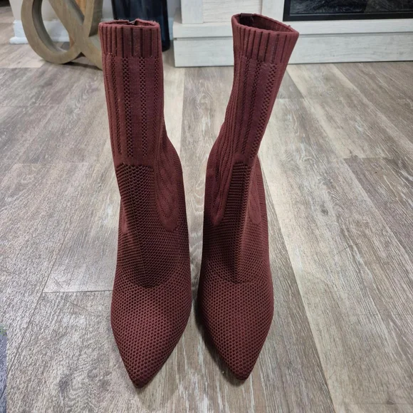Steve Madden Burgundy Knit Sock Booties Size 7.5 - Picture 1 of 9